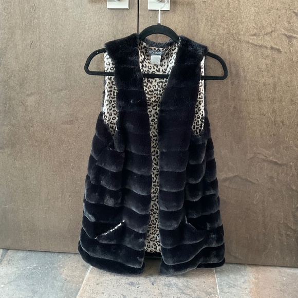 Accessory St New York Faux Fur Vest - Picture 1 of 4